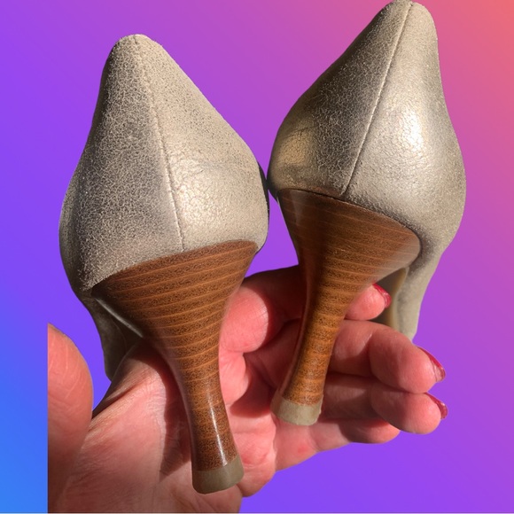 Reaction by Kenneth Cole gold peep toe heels - Picture 7 of 13